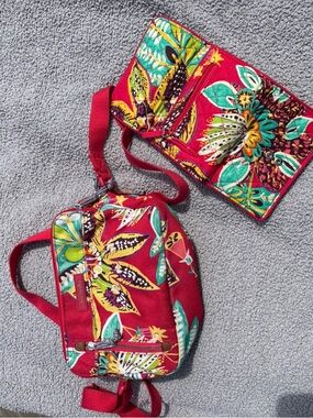 #verabradley #crossbodybag #floralbag #matchingset #springstyle